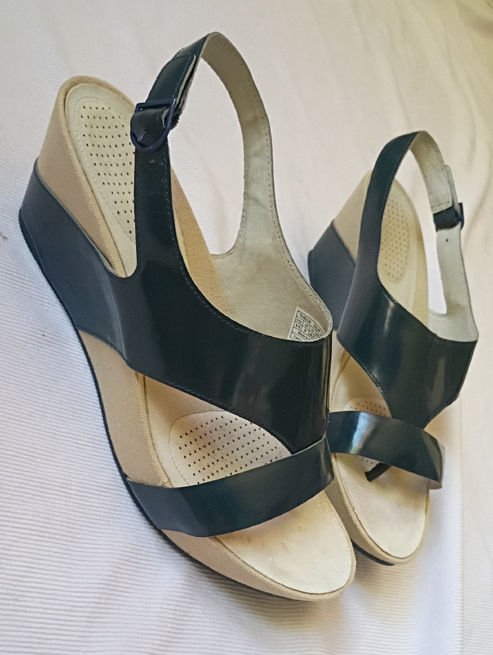 Tsubo Navy Blue Patent Leather Wedge